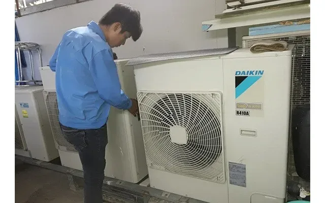 ve-sinh-dieu-hoa-daikin