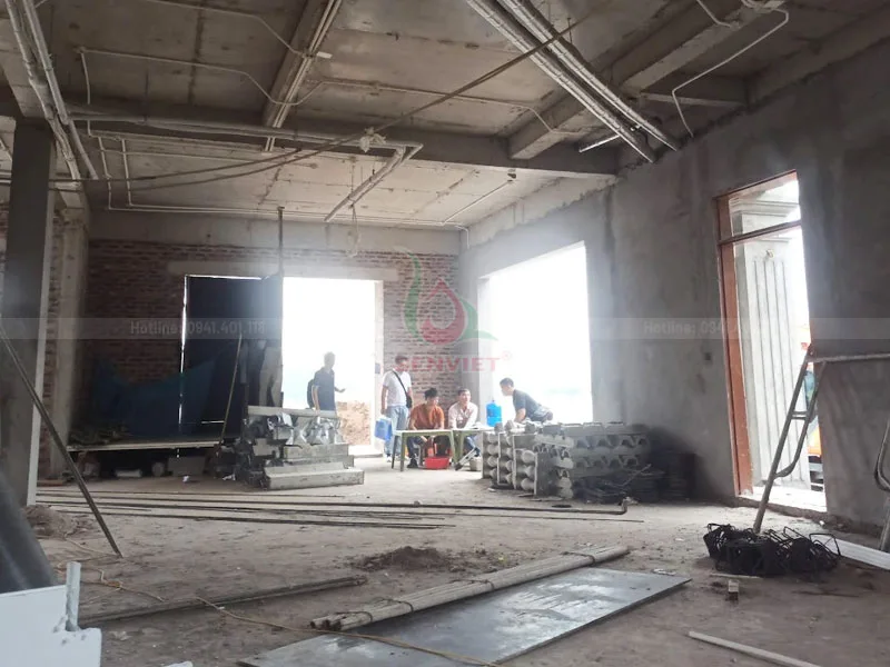 Kỹ thuật viên đến khảo sát mặt bằng thực tế Kỹ thuật viên đến khảo sát mặt bằng thực tế