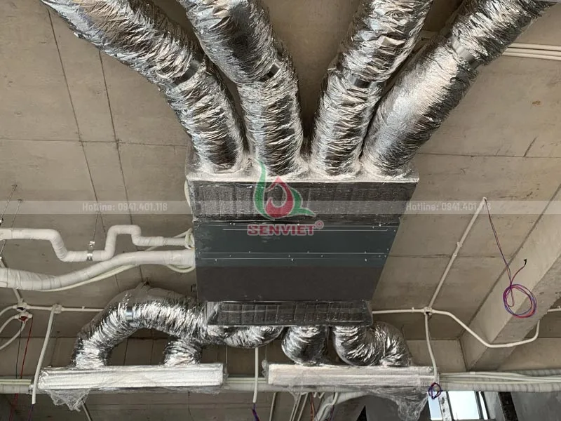 Dàn lạnh giấu trần ống gió đã được lắp đặt Dàn lạnh giấu trần ống gió đã được lắp đặt